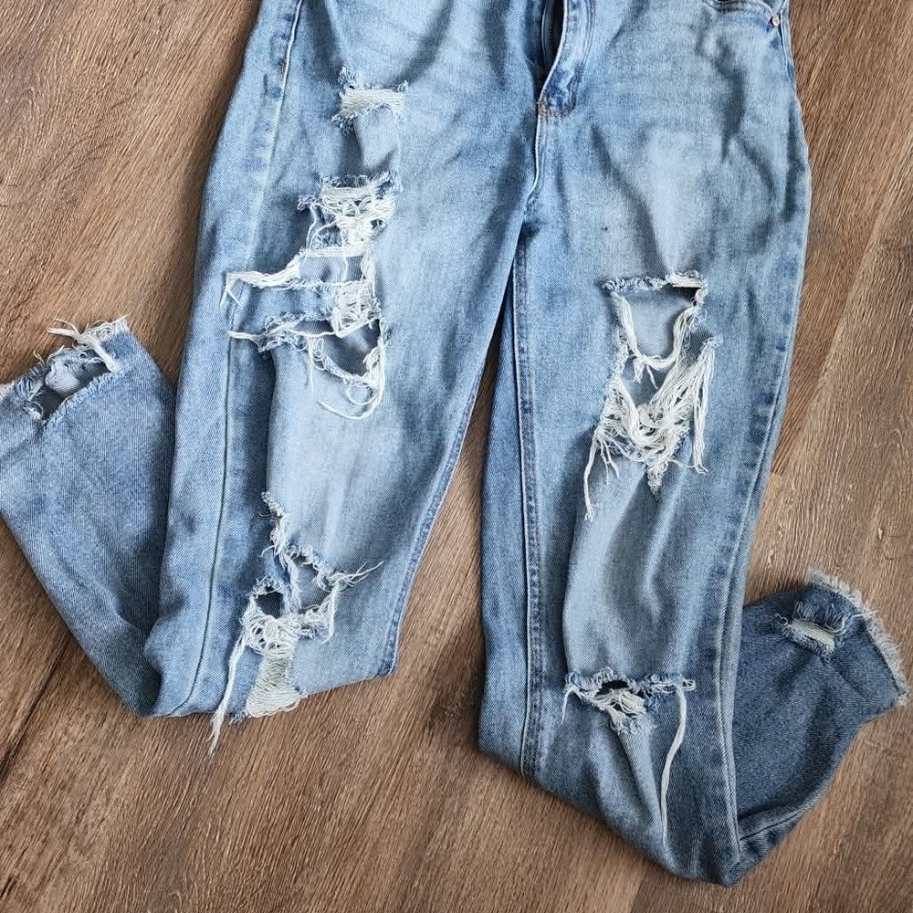 Tinseltown size 9 length 28" Distressed Light Blue Jeans